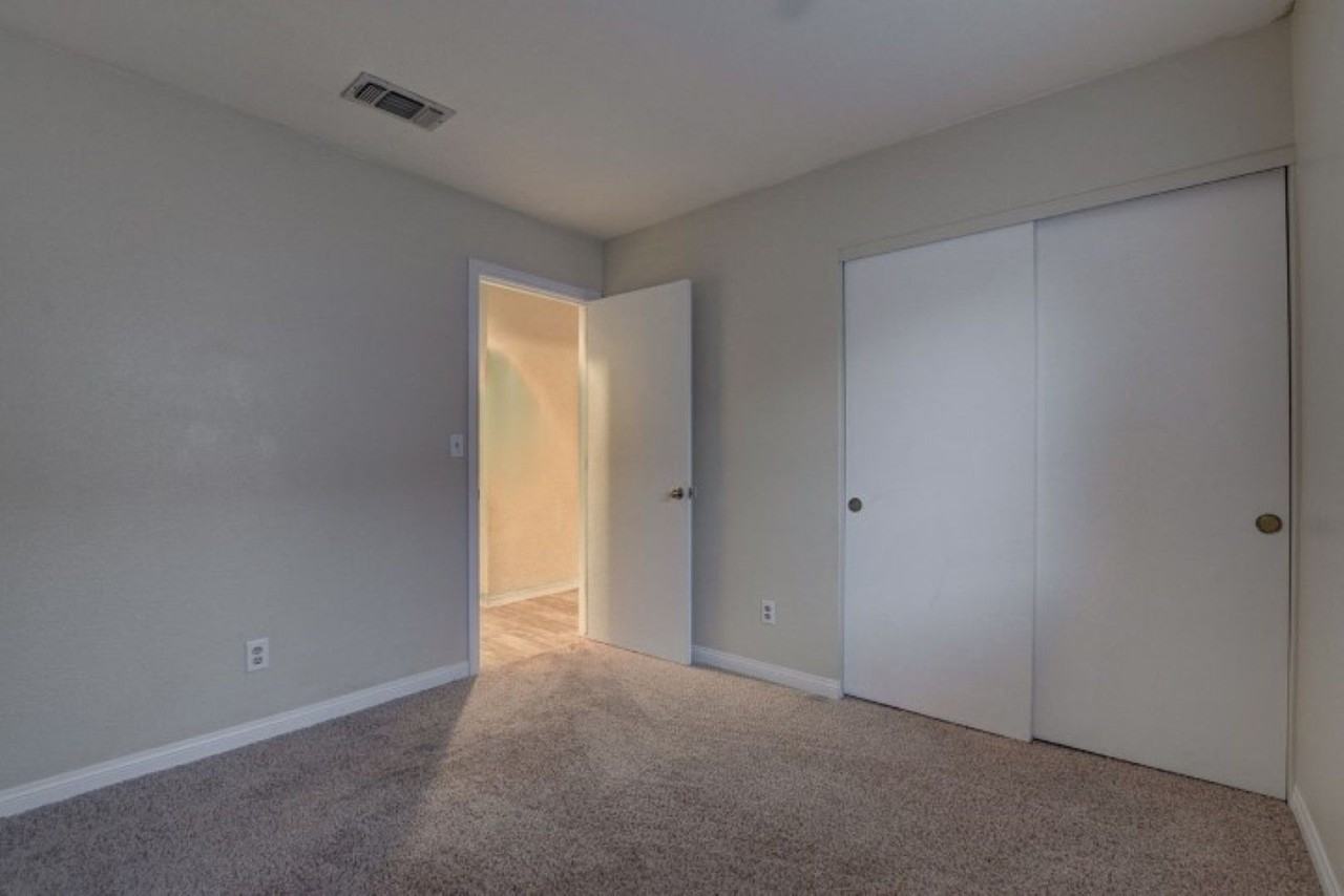 4417 Norte Cir - Photo 3 of 35