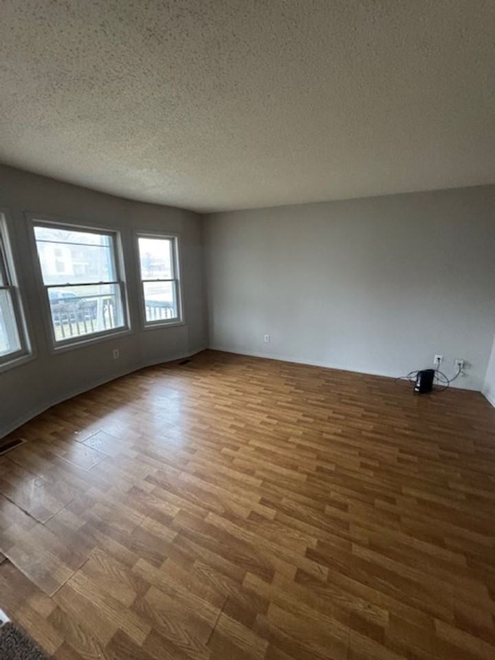 513 E Suttenfield St - Photo 2 of 7