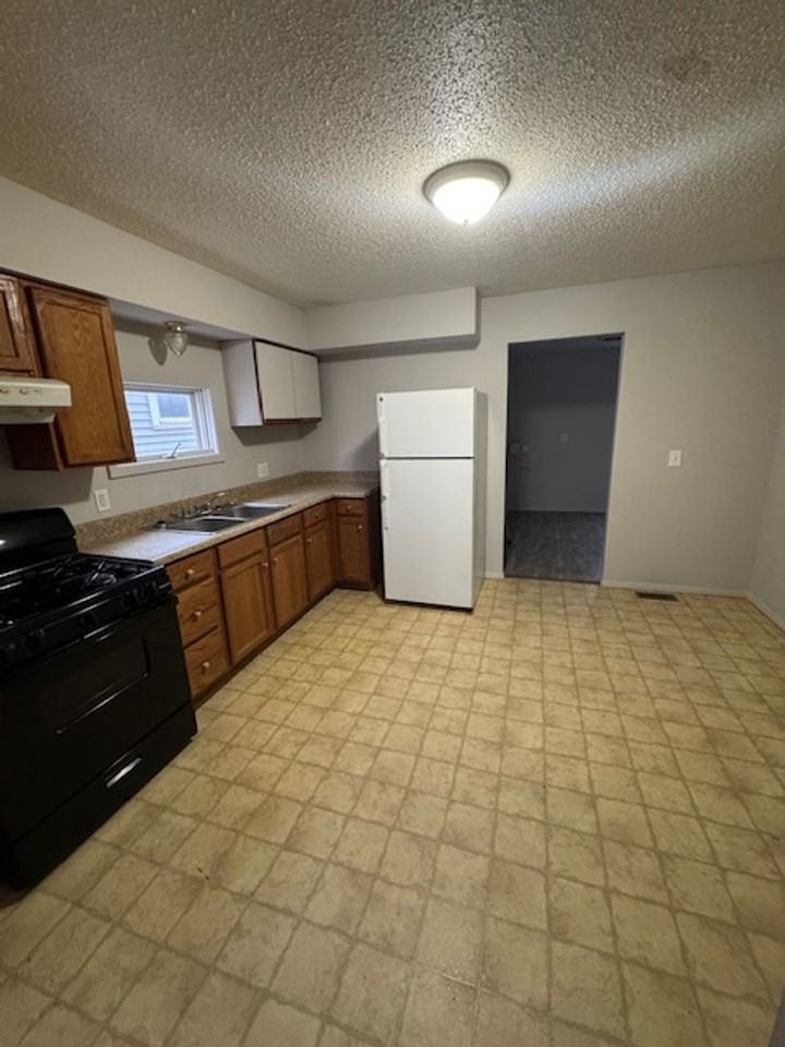 513 E Suttenfield St - Photo 3 of 7