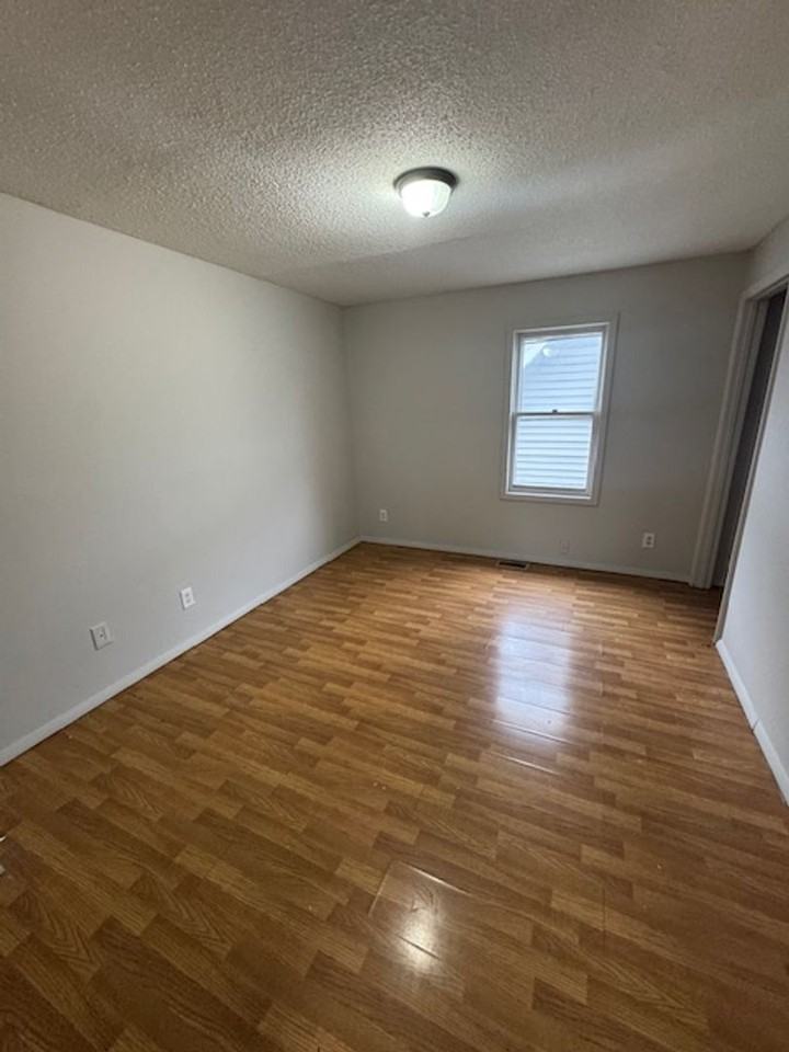 513 E Suttenfield St - Photo 5 of 7