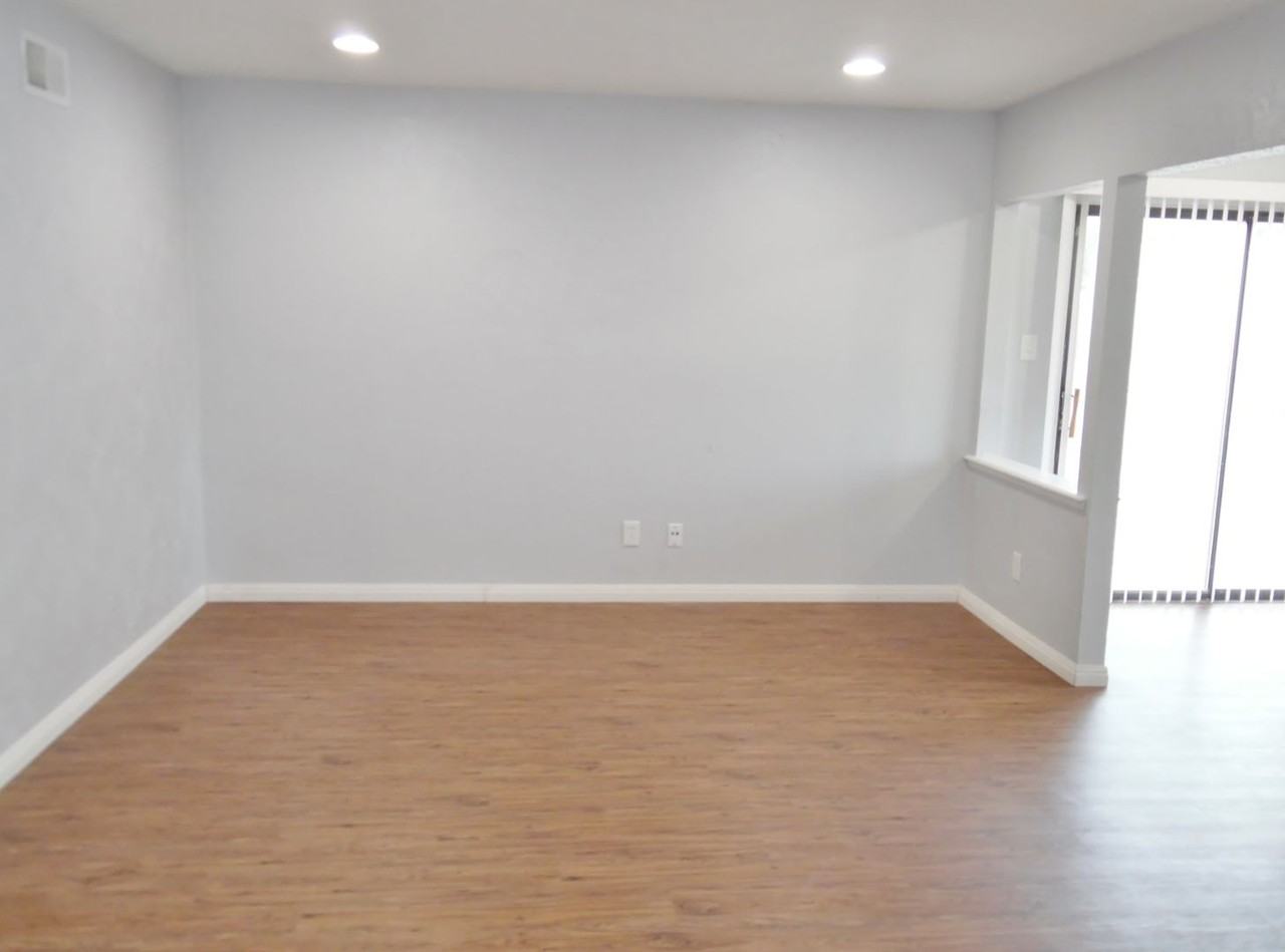 6933 Sunflower Cir N - Photo 3 of 21