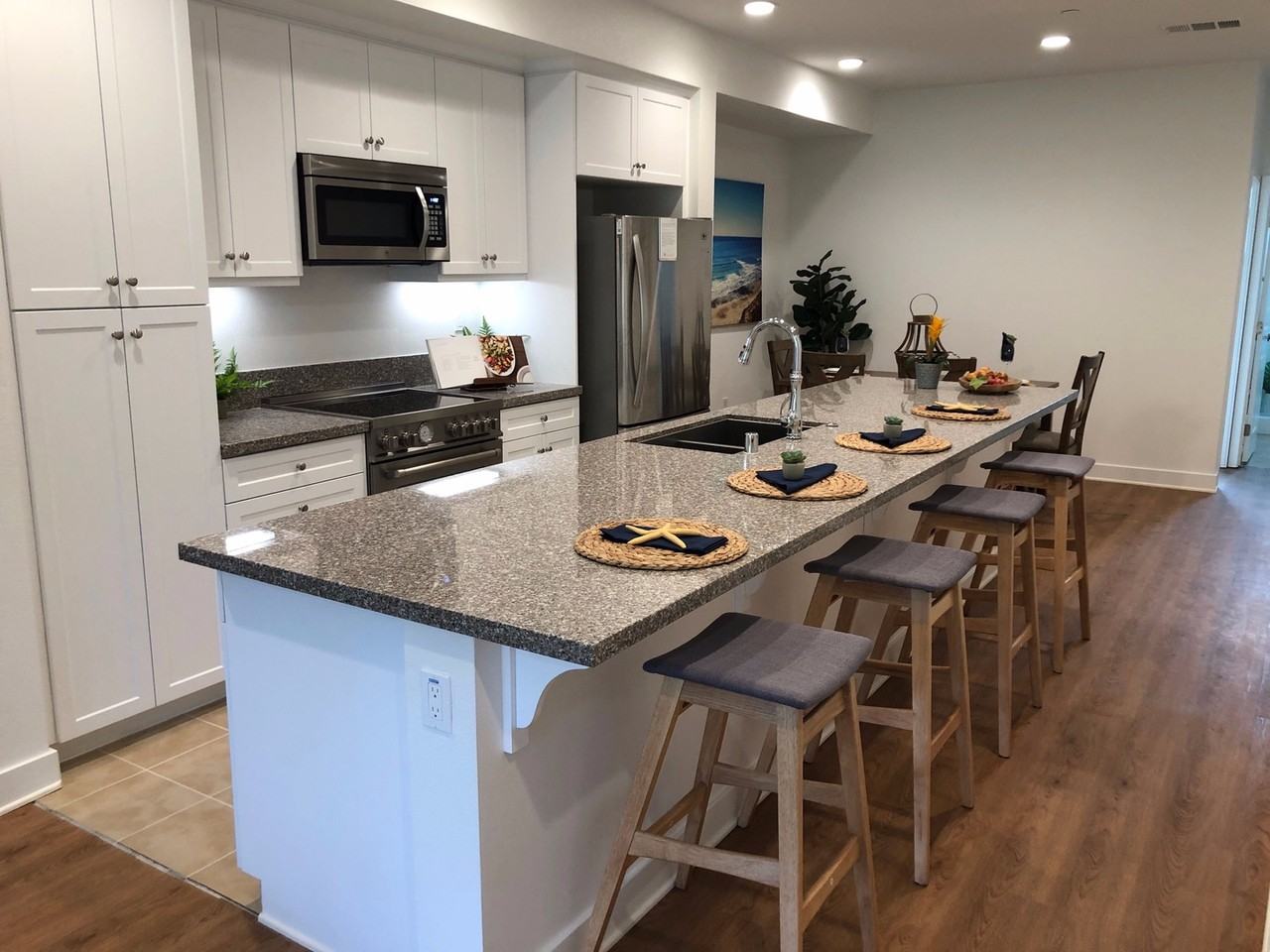 1109 Plumeria Way - Photo 3 of 20