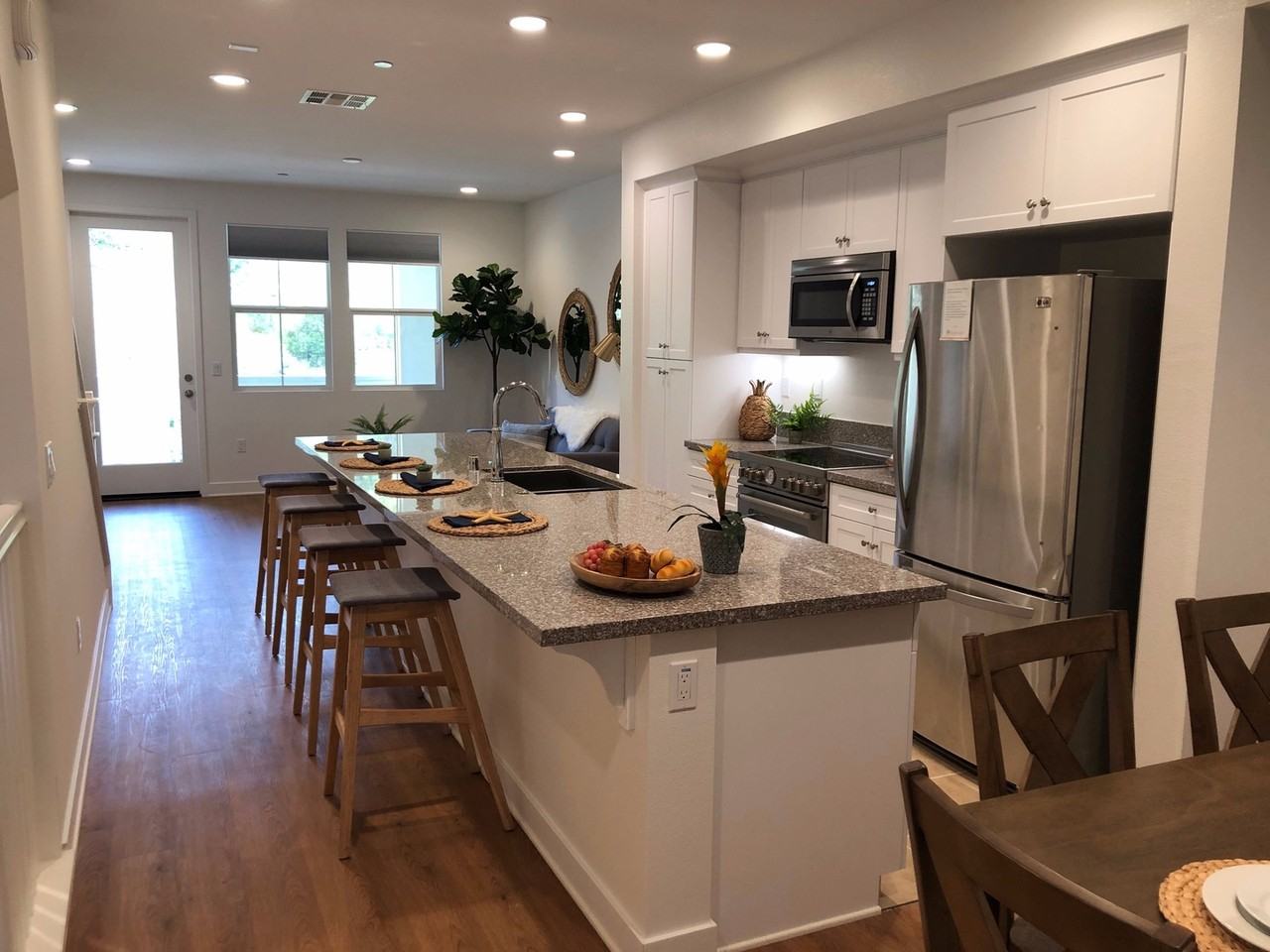 1109 Plumeria Way - Photo 4 of 20