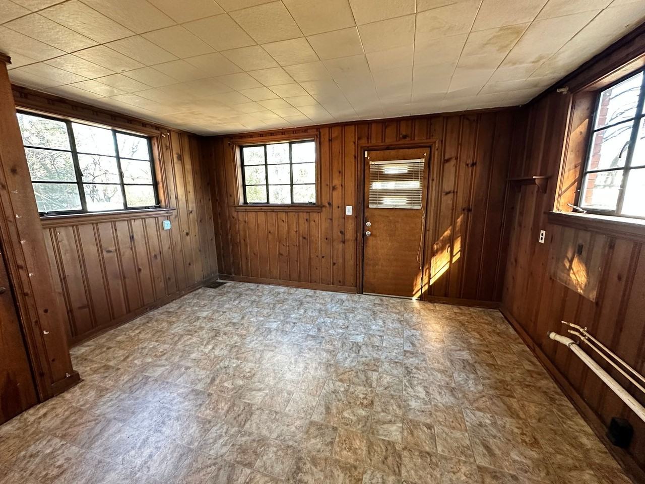 1415 Herrin Ave - Photo 5 of 6