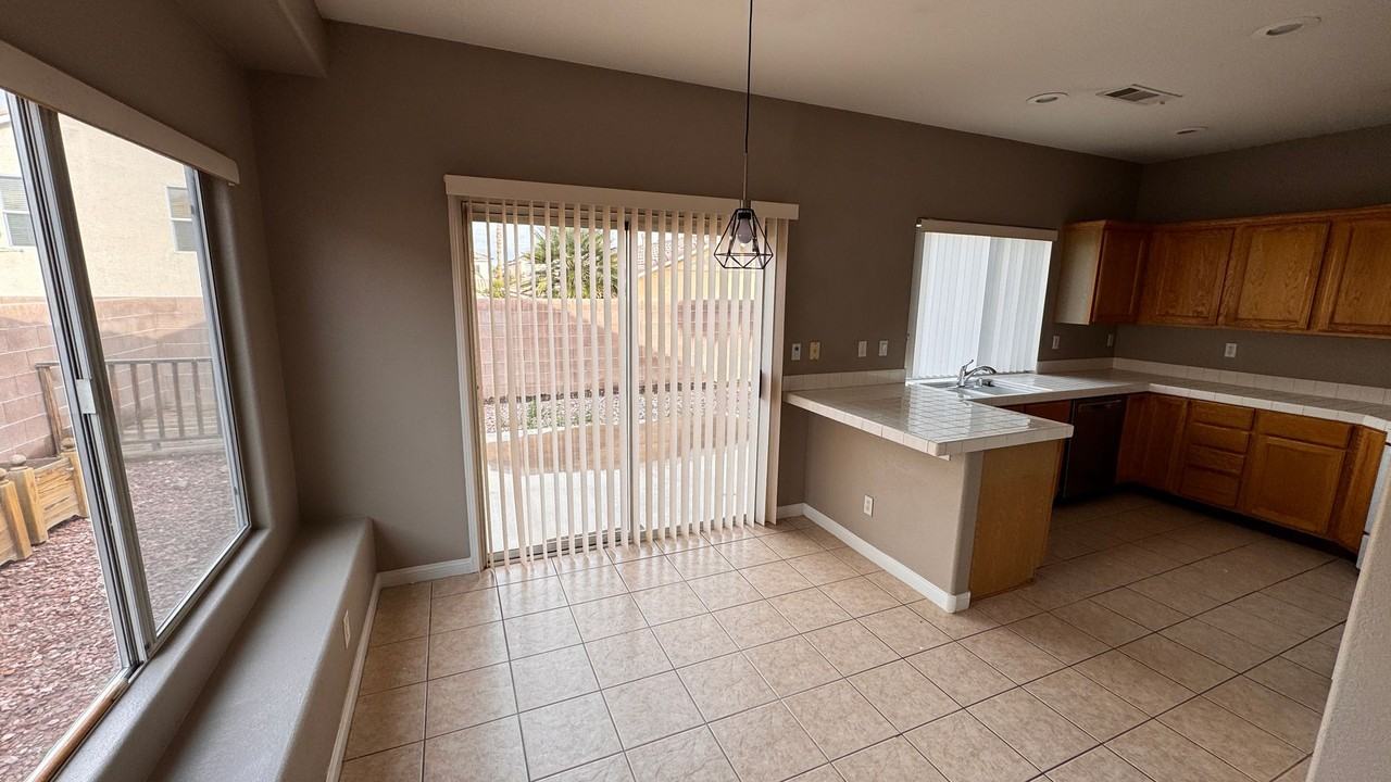 1136 Warm Canyon Way - Photo 3 of 23