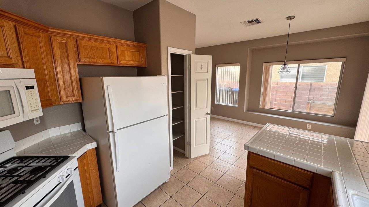 1136 Warm Canyon Way - Photo 6 of 23