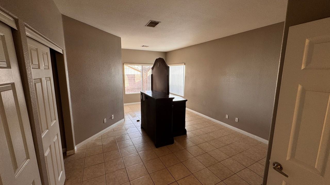 1136 Warm Canyon Way - Photo 7 of 23