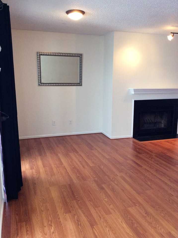 604 Shoreham Ct #204 - Photo 3 of 7