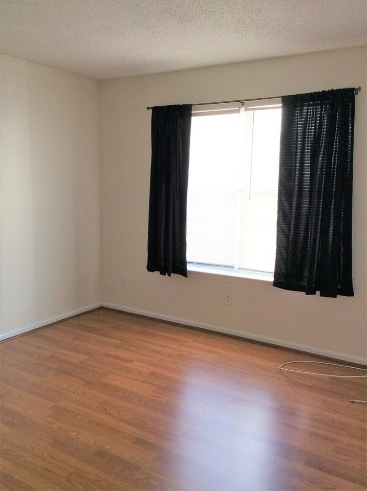 604 Shoreham Ct #204 - Photo 7 of 7