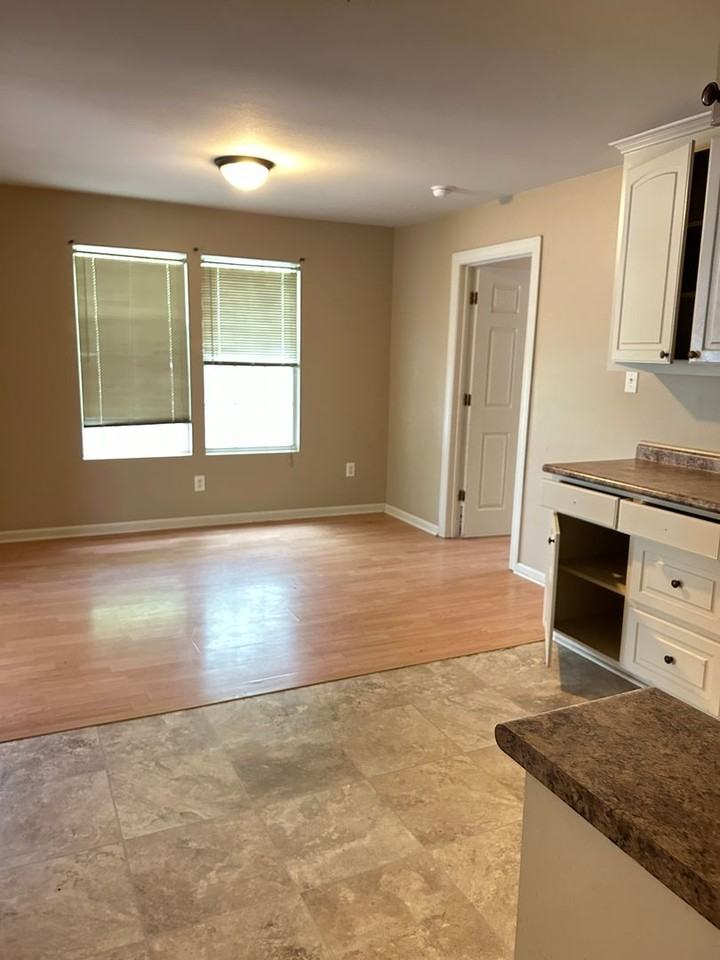 2834 Essex St - Photo 2 of 4