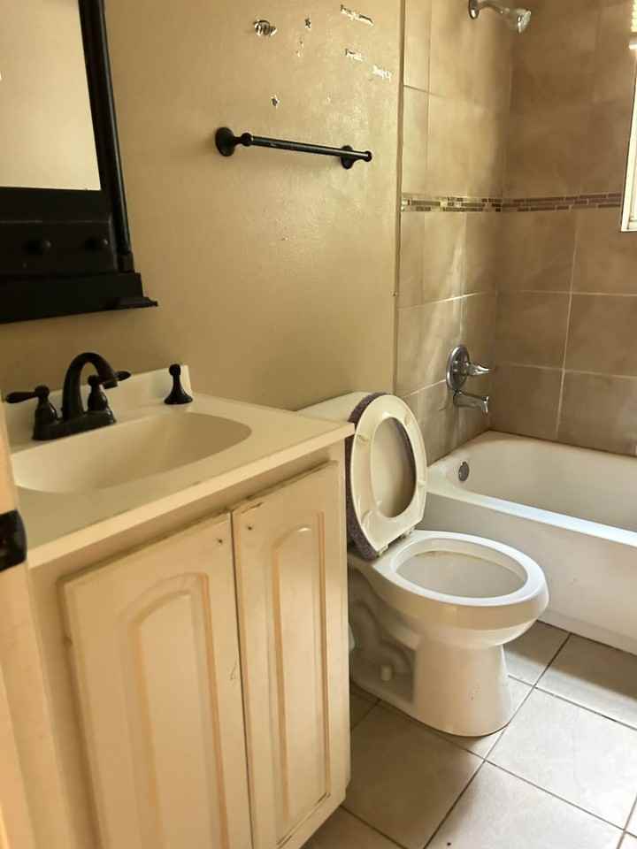 2834 Essex St - Photo 3 of 4