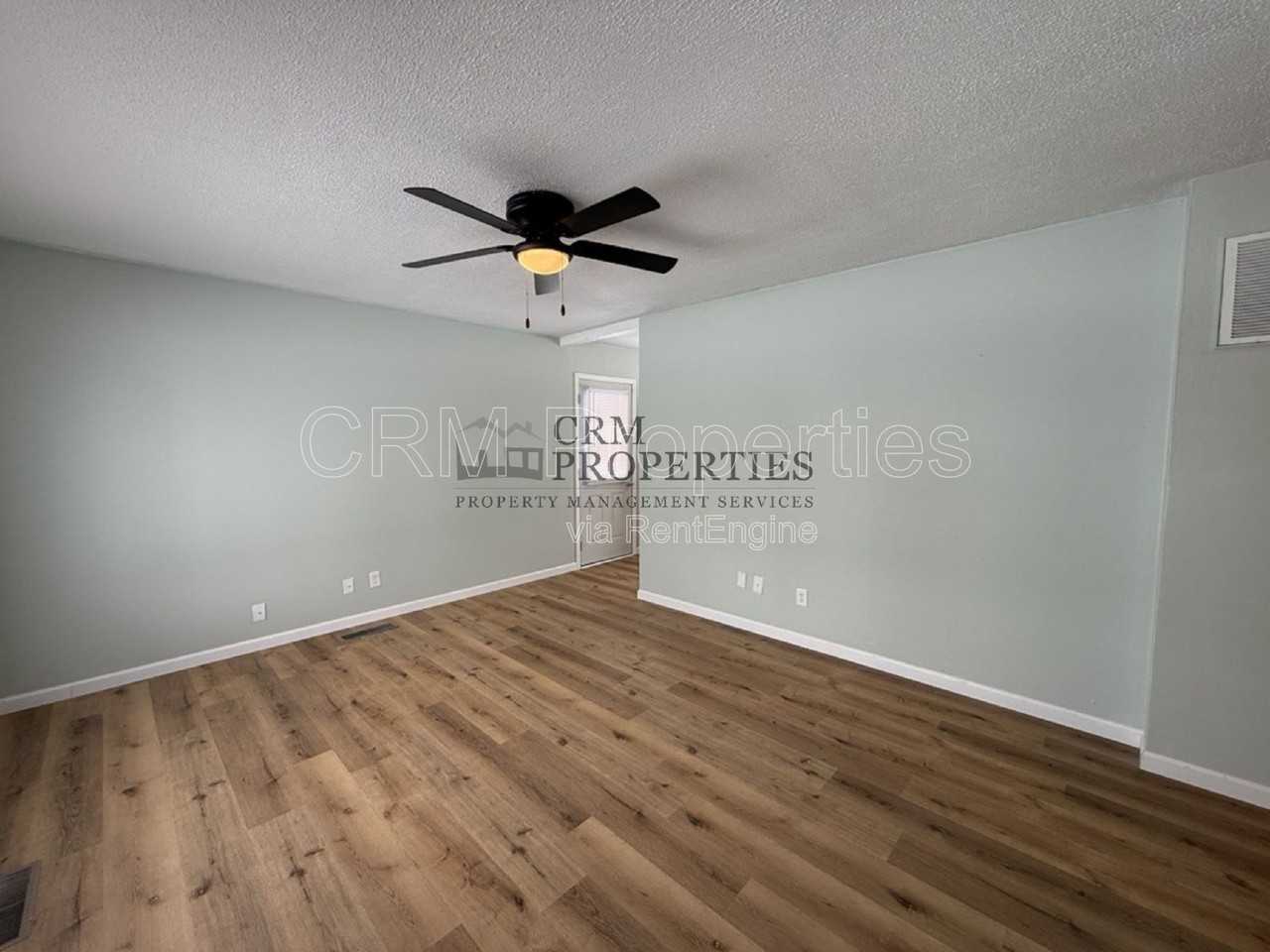 800 Maumee Dr - Photo 3 of 21