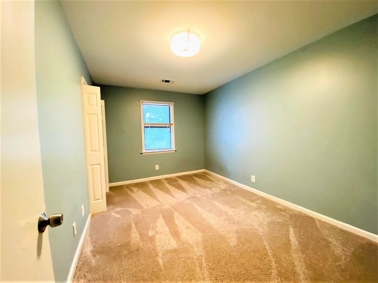 1027 Curran St Nw #1 - Photo 4 of 36