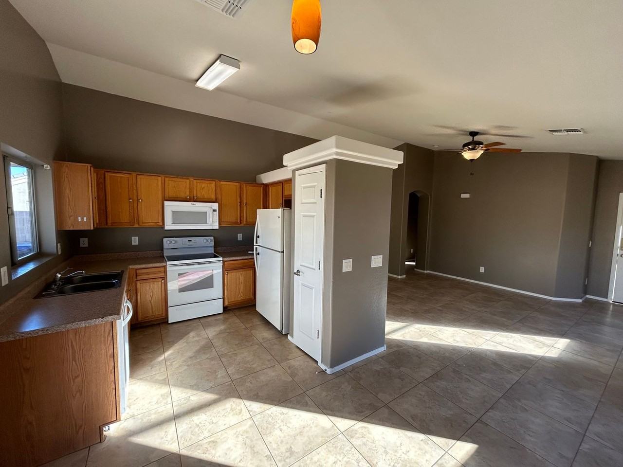 19464 N Braden Rd - Photo 4 of 17