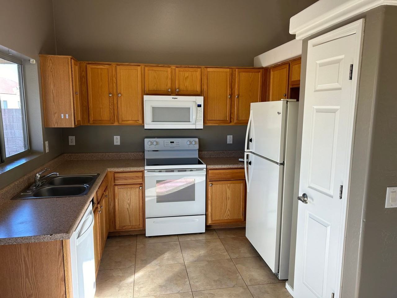 19464 N Braden Rd - Photo 5 of 17