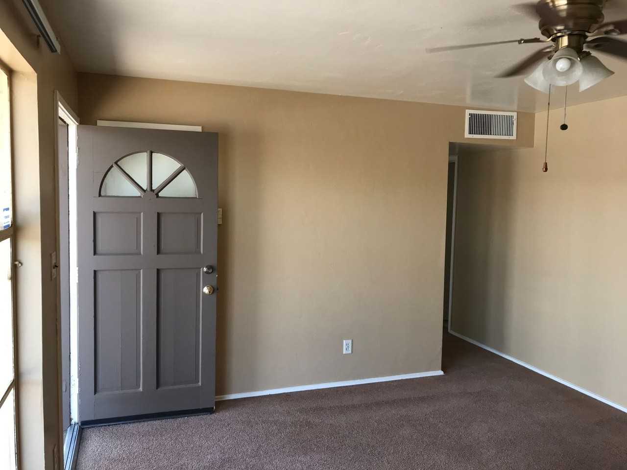 219 W Kinderman Dr - Photo 4 of 18