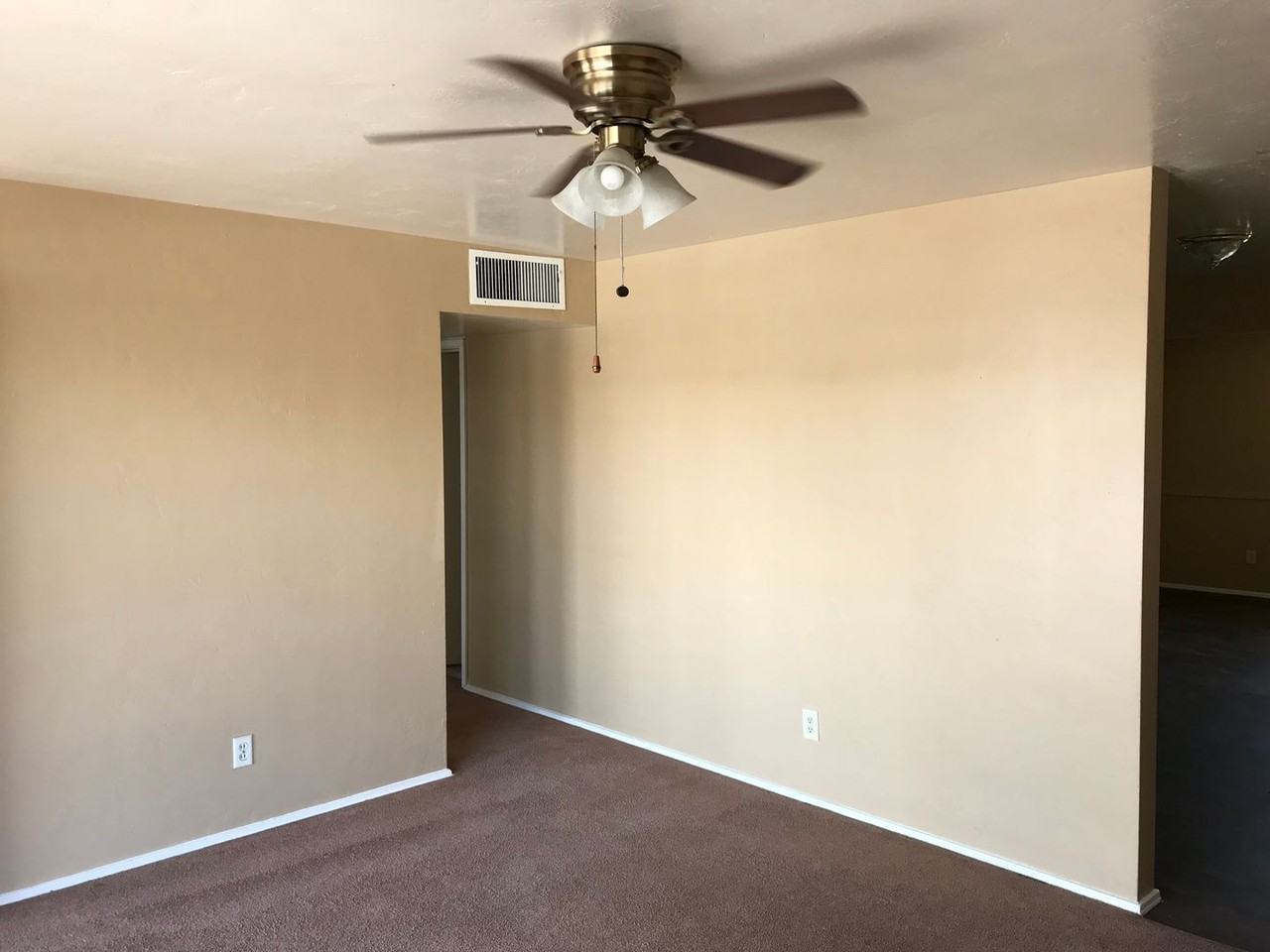 219 W Kinderman Dr - Photo 5 of 18