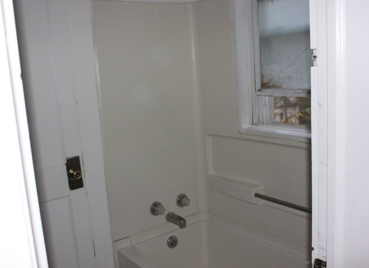 215 S Commerce St #3 - Photo 6 of 7