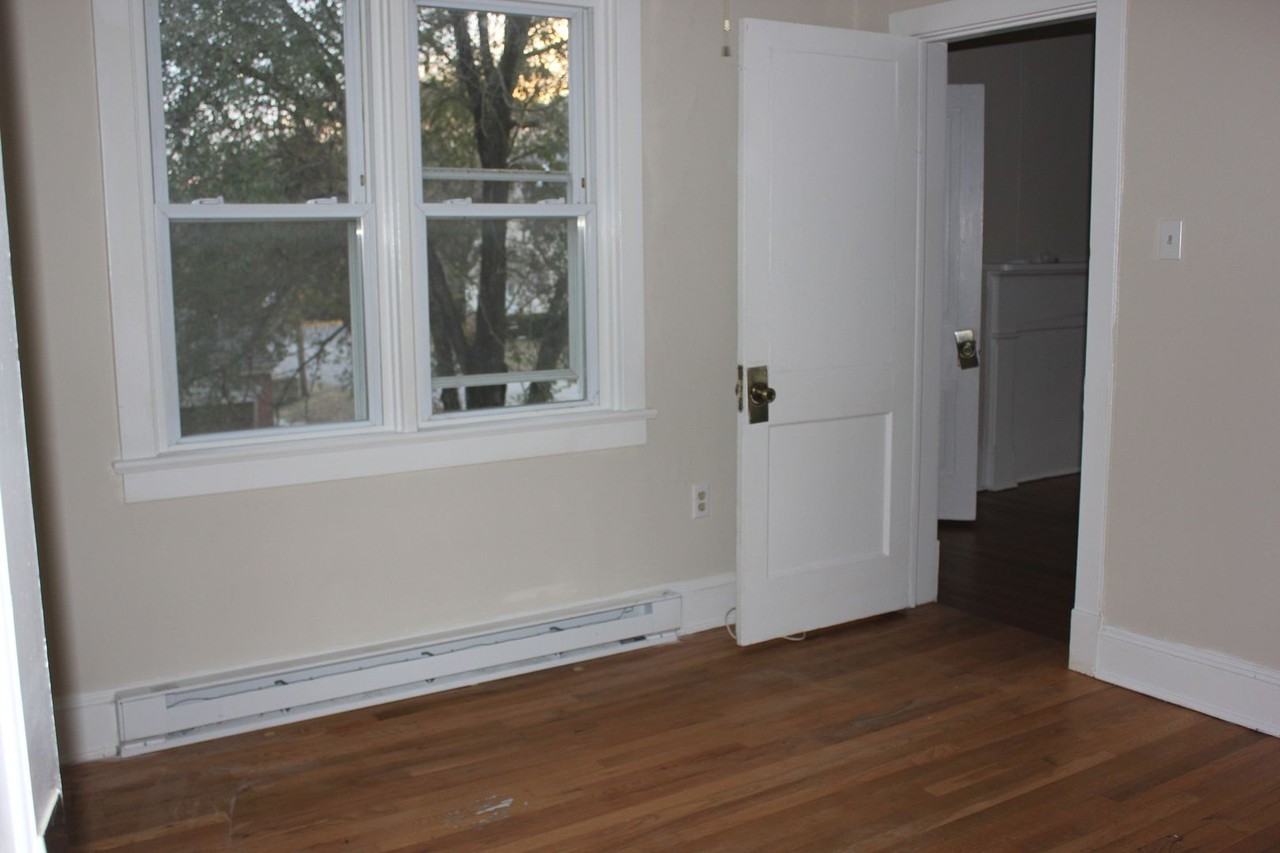 215 S Commerce St #3 - Photo 7 of 7