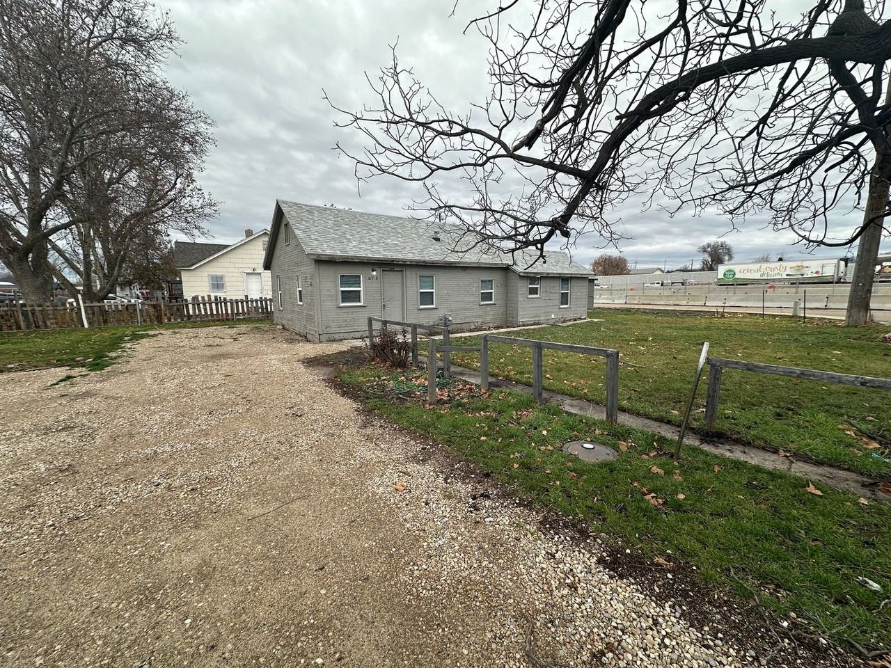 623 E Galveston St - Photo 2 of 12