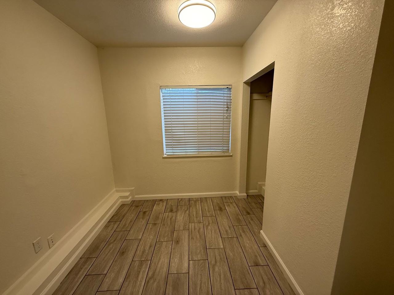 2313 Manchester St - Photo 5 of 12