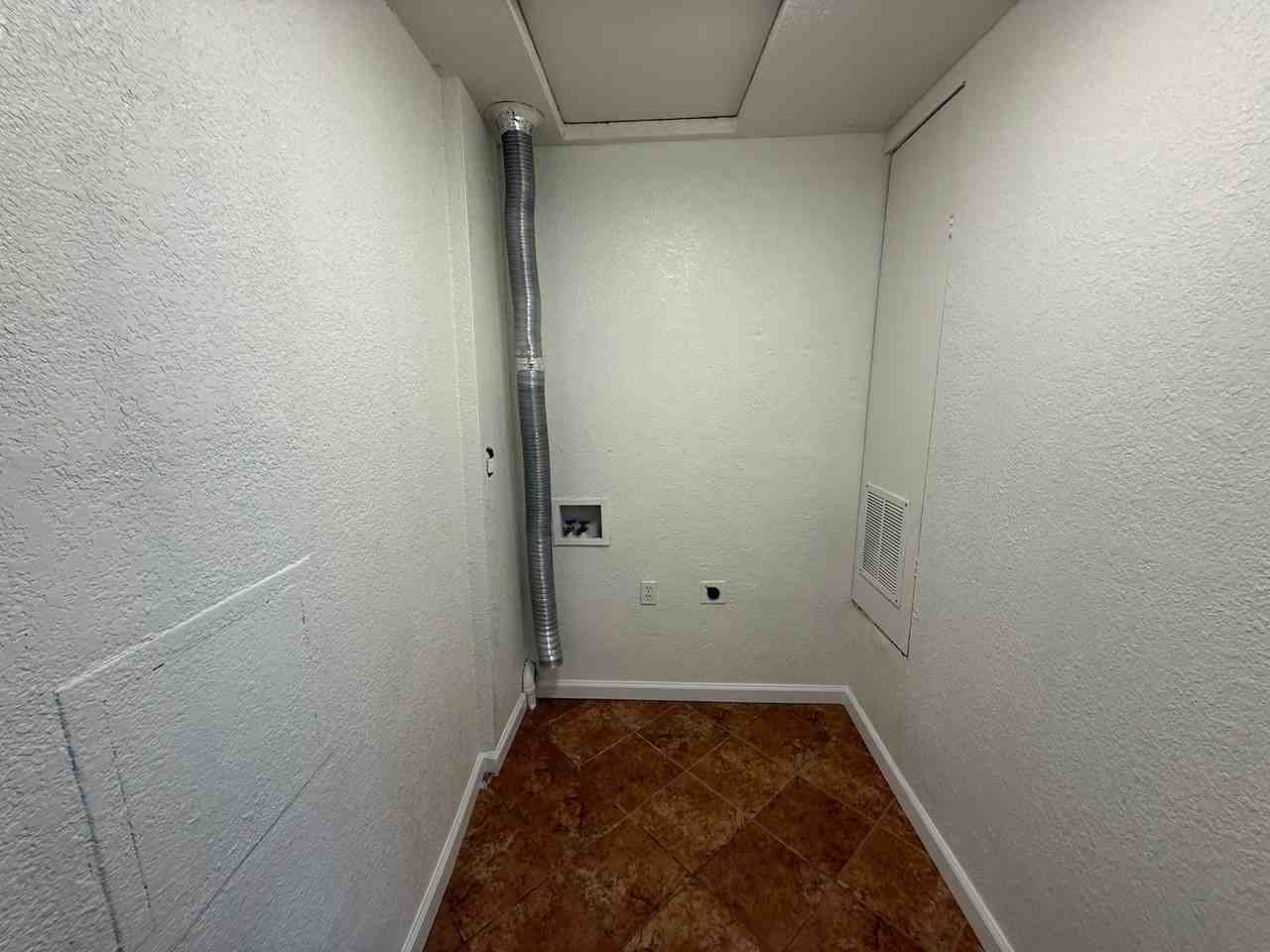 2313 Manchester St - Photo 6 of 12