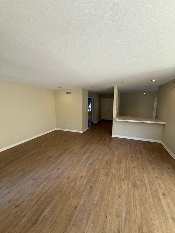 7612 Atron Ave - Photo 3 of 32