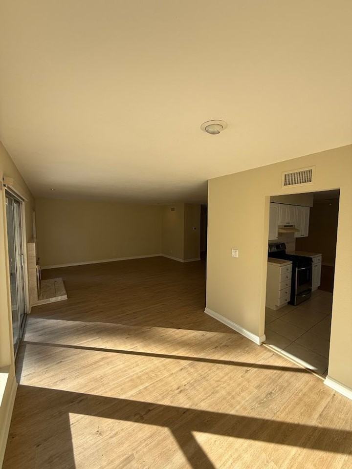 7612 Atron Ave - Photo 7 of 32