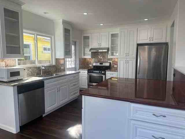 212 Haight Ave - Photo 3 of 24