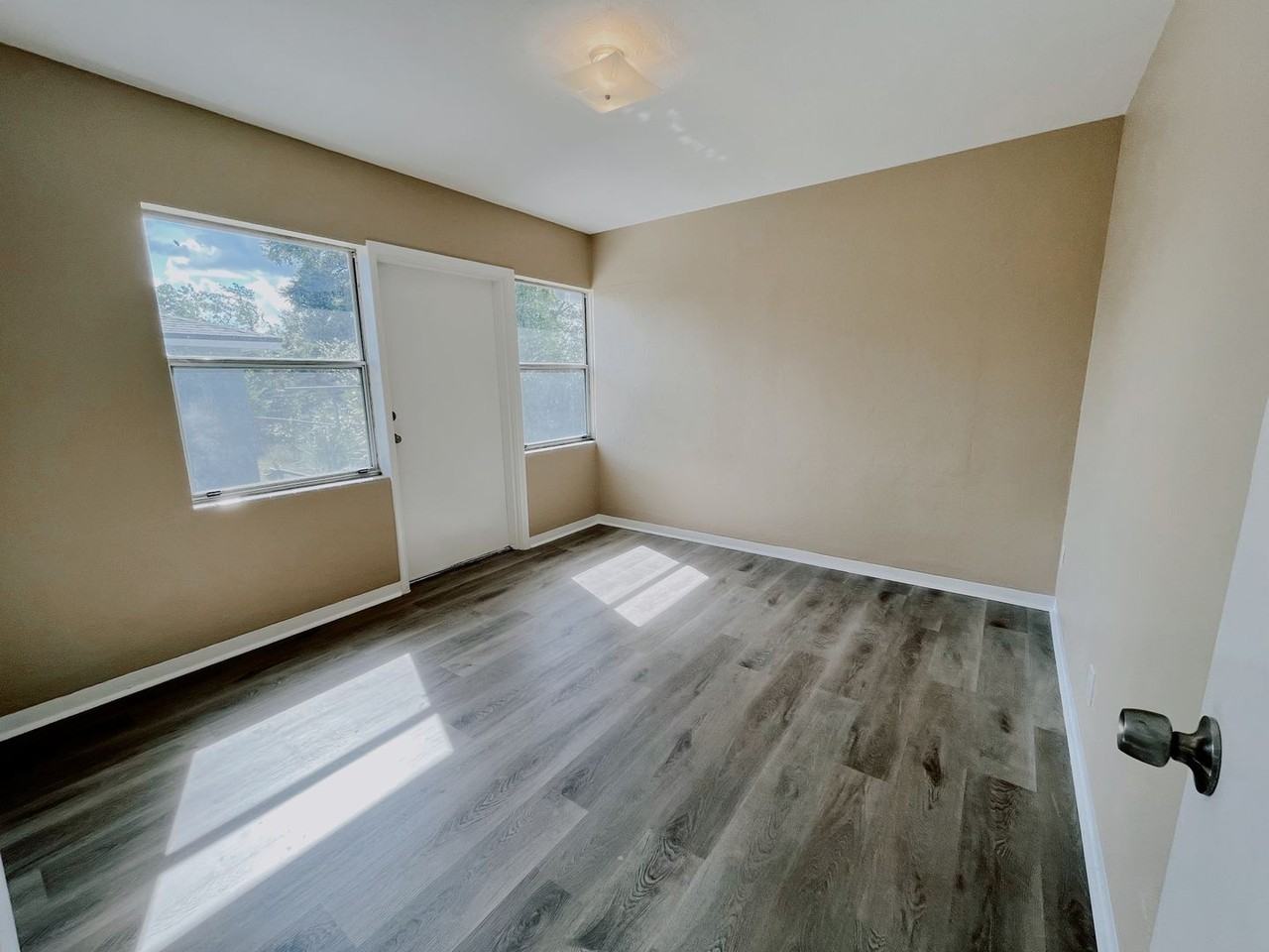 318 Carey Pl - Photo 4 of 18