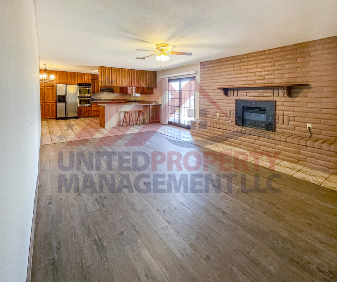 3005 Mountain View Dr - Photo 4 of 15