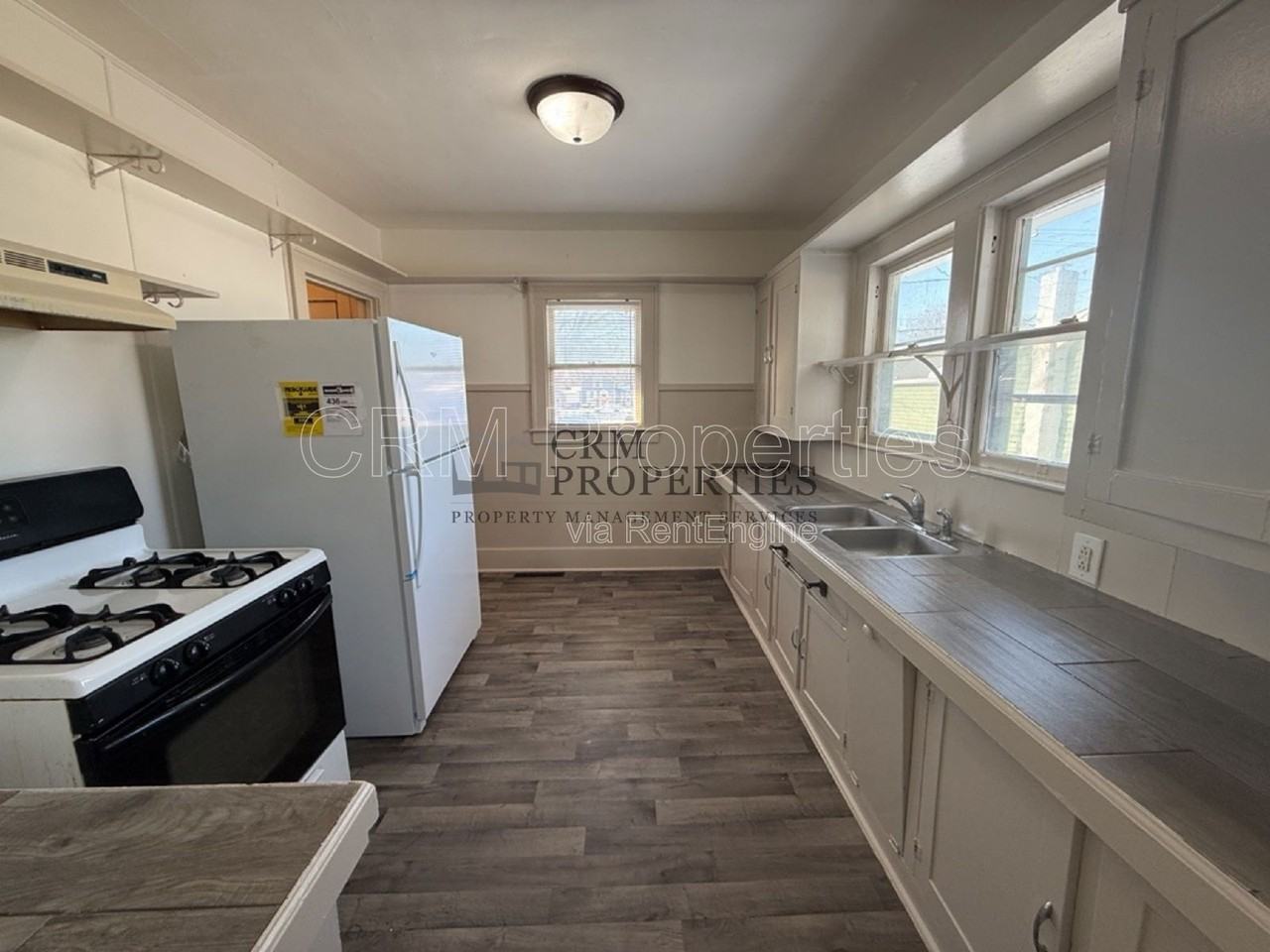 811 N Webster St - Photo 6 of 18