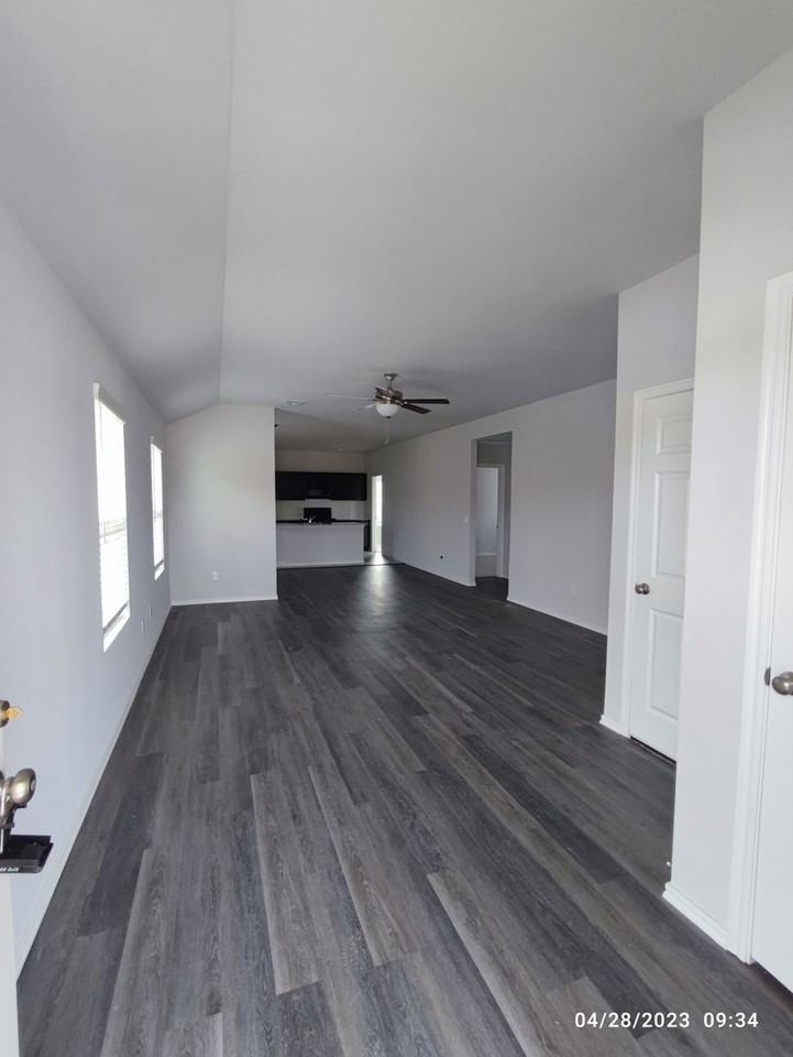 2919 Slider Ct - Photo 3 of 10