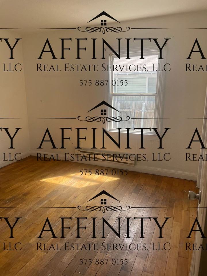 404 S Lake St - Photo 5 of 12