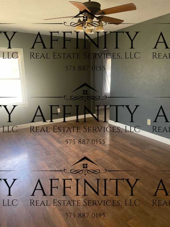 404 S Lake St - Photo 6 of 12