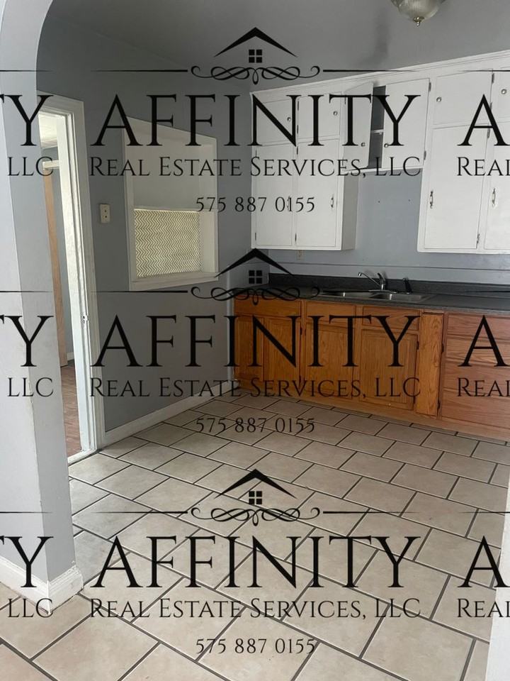 404 S Lake St - Photo 7 of 12