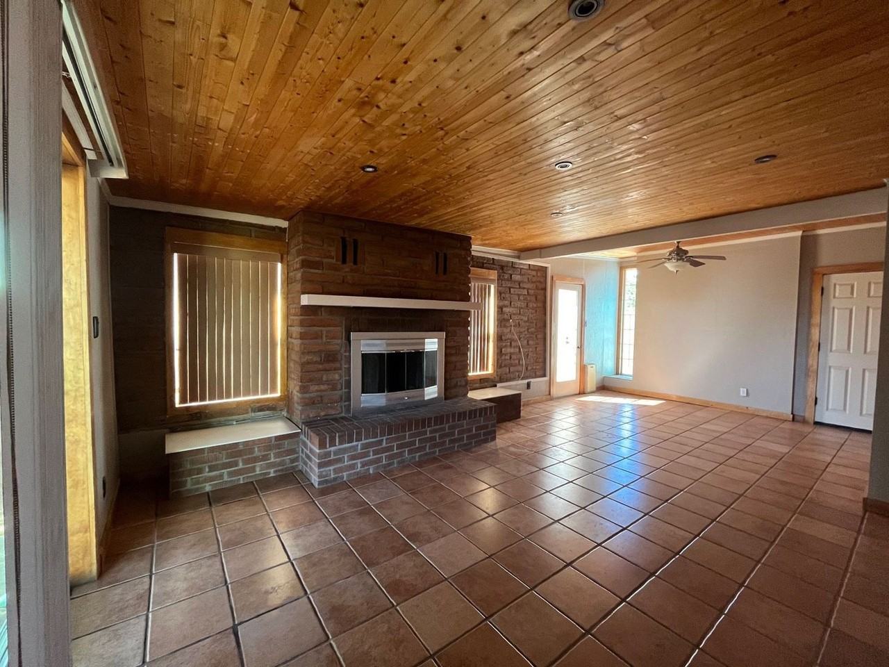 851 Catalina Dr - Photo 3 of 8