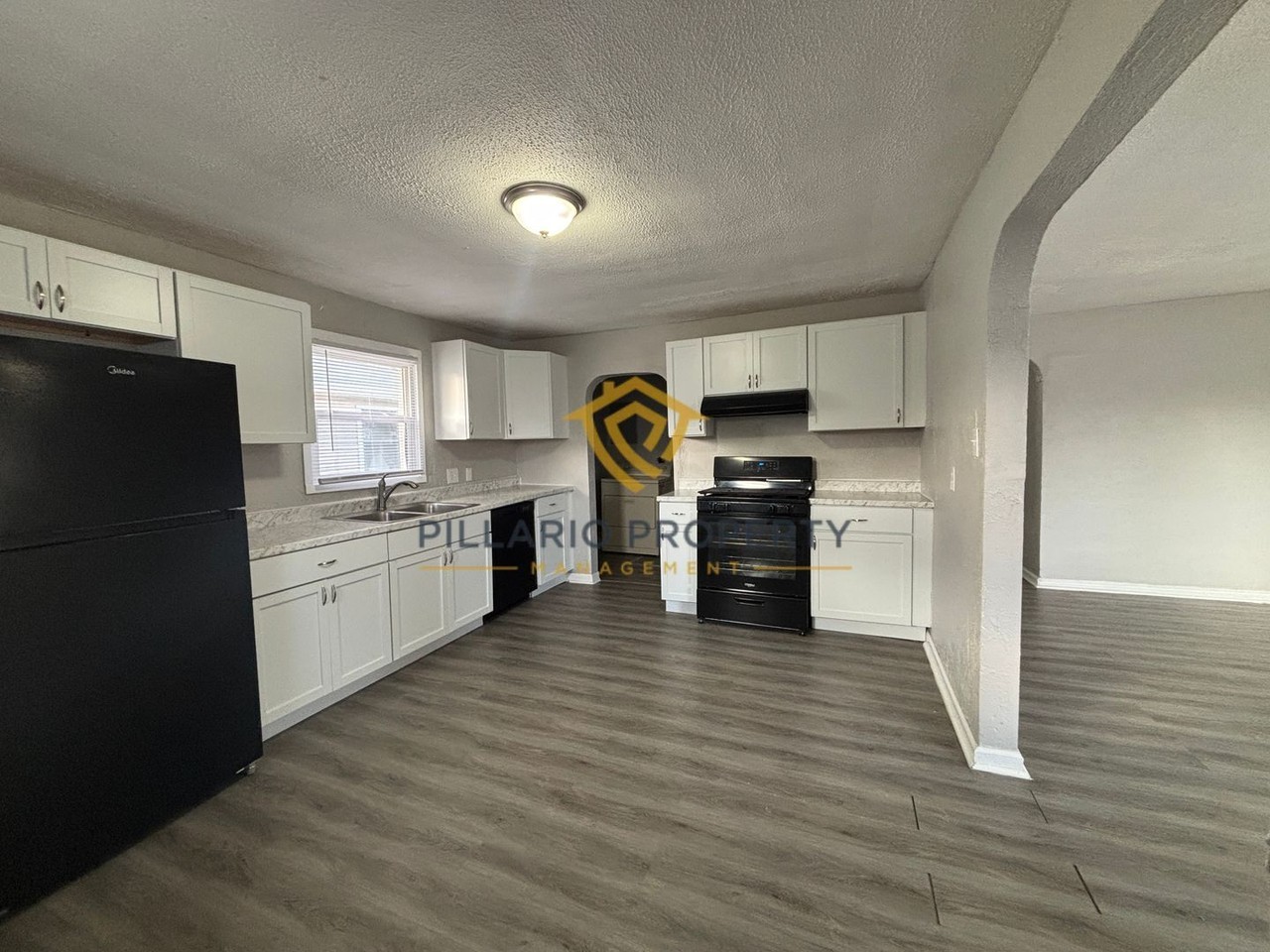 2204 W 30th St - Photo 3 of 10