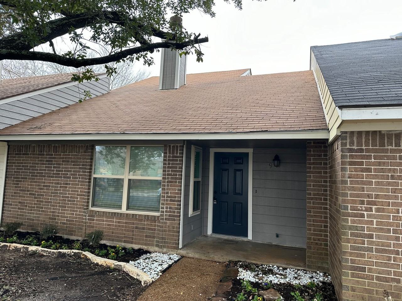 907 Navidad St - Photo 2 of 15