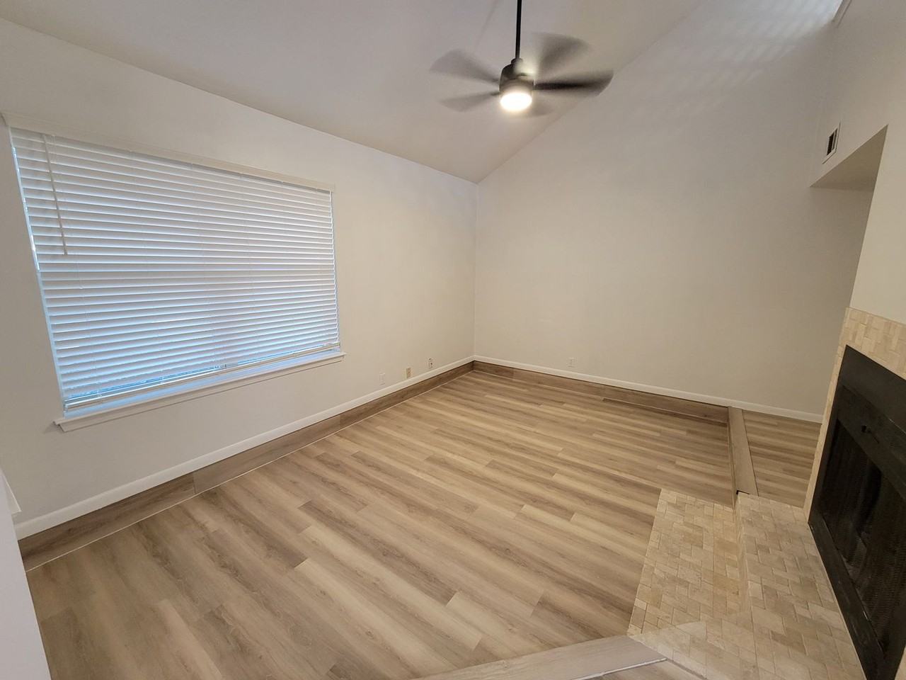 907 Navidad St - Photo 4 of 15