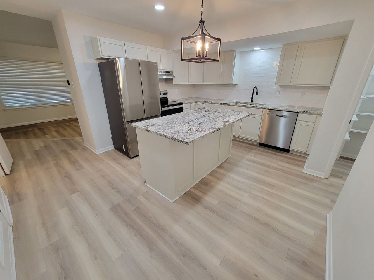 907 Navidad St - Photo 6 of 15