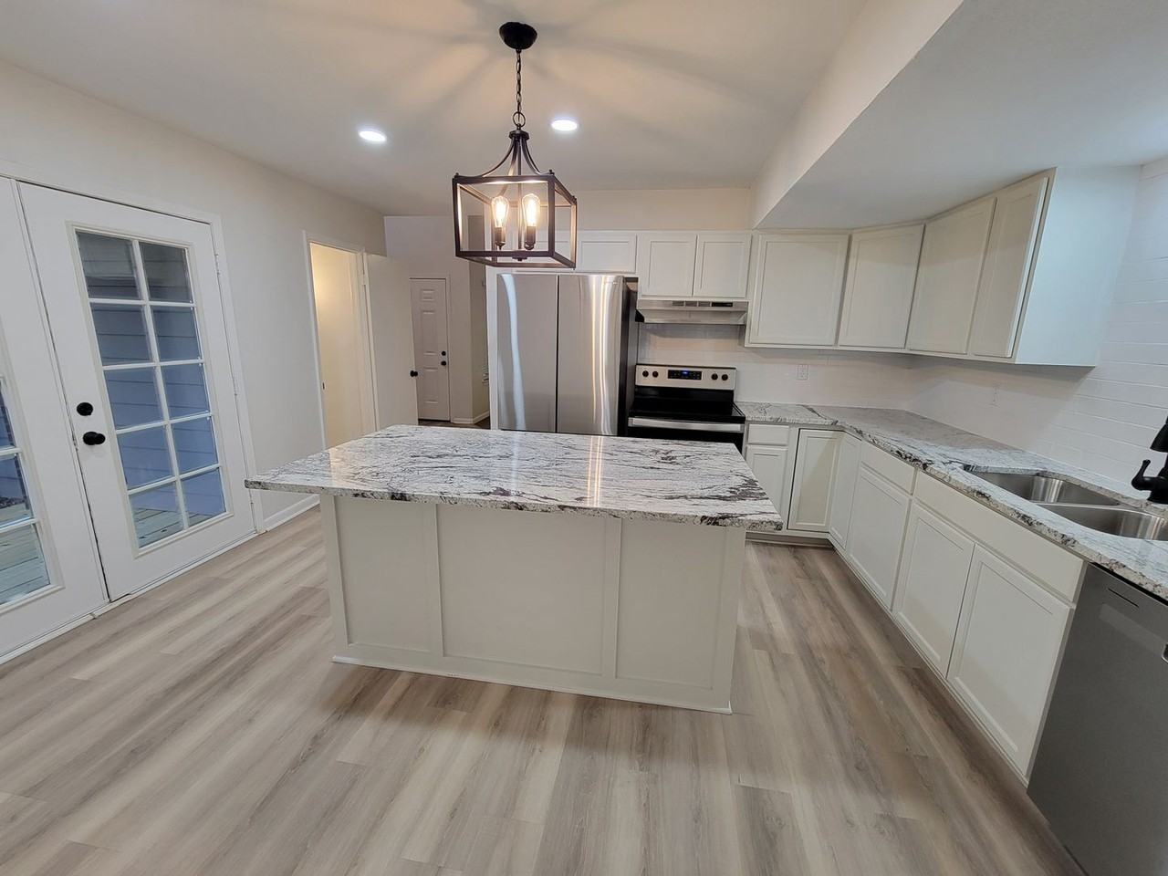 907 Navidad St - Photo 7 of 15