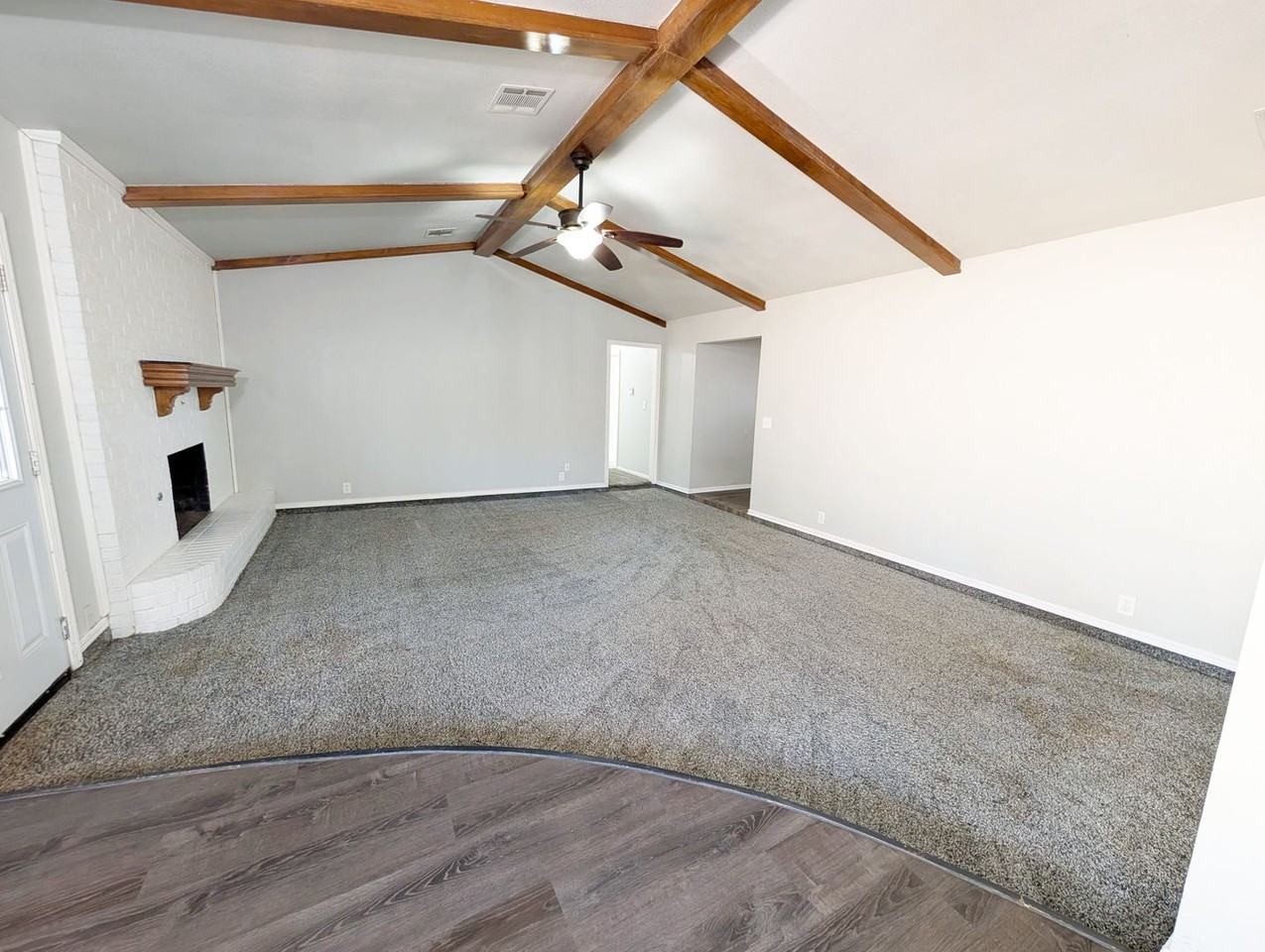 2209 N Lincoln Ave - Photo 4 of 15