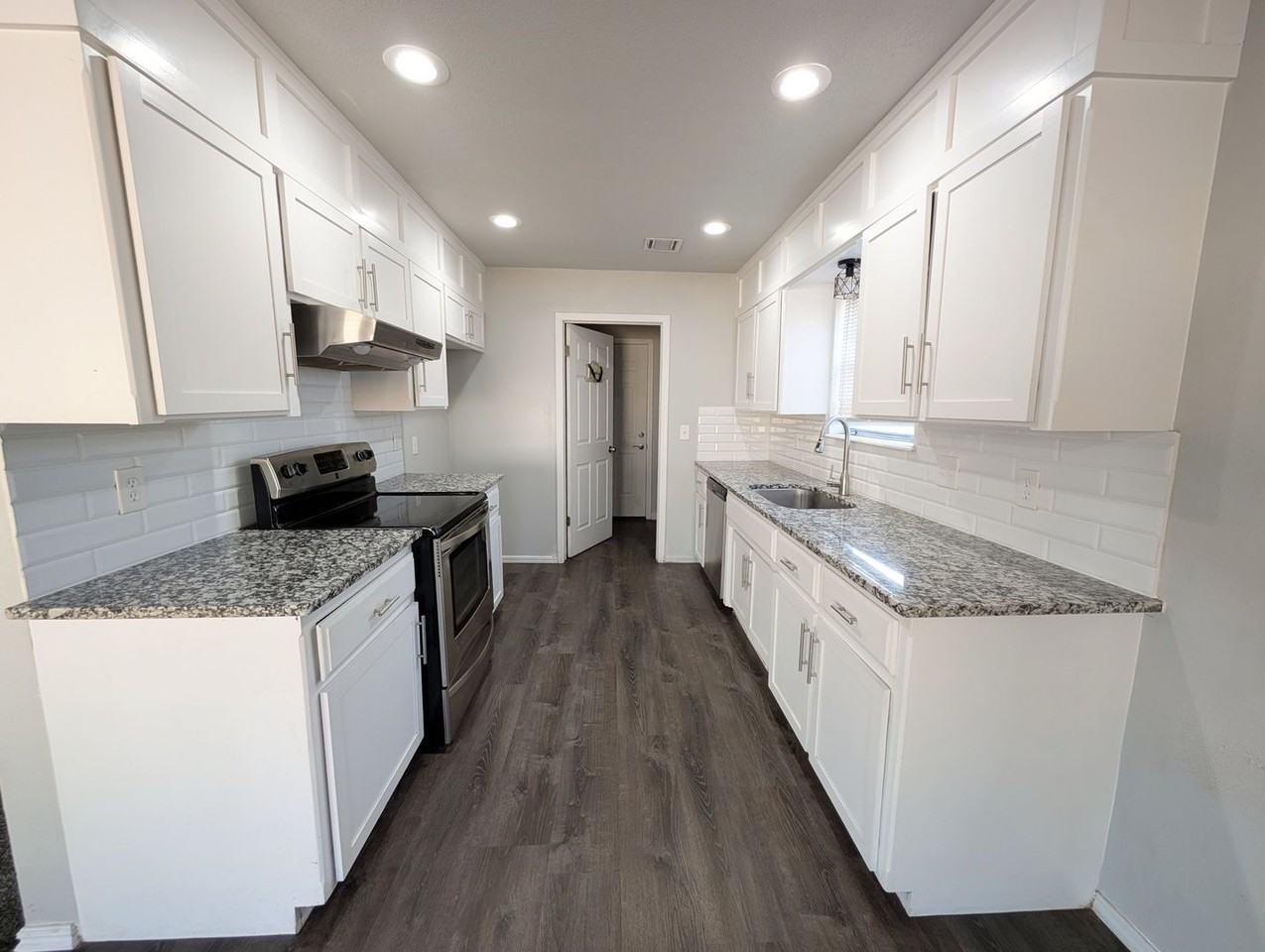 2209 N Lincoln Ave - Photo 6 of 15