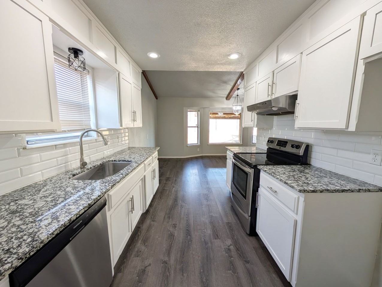 2209 N Lincoln Ave - Photo 7 of 15