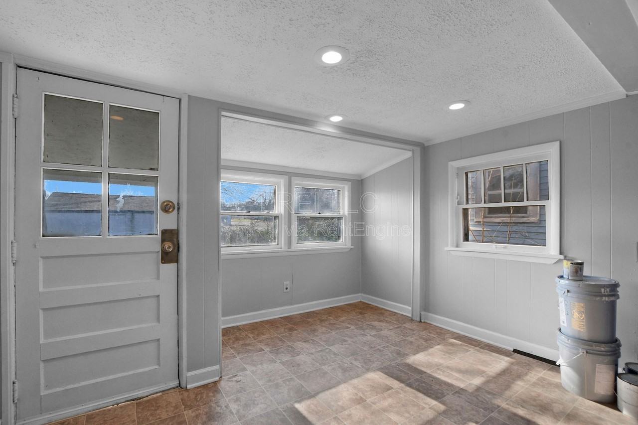 1824 Burwell Ave - Photo 7 of 14