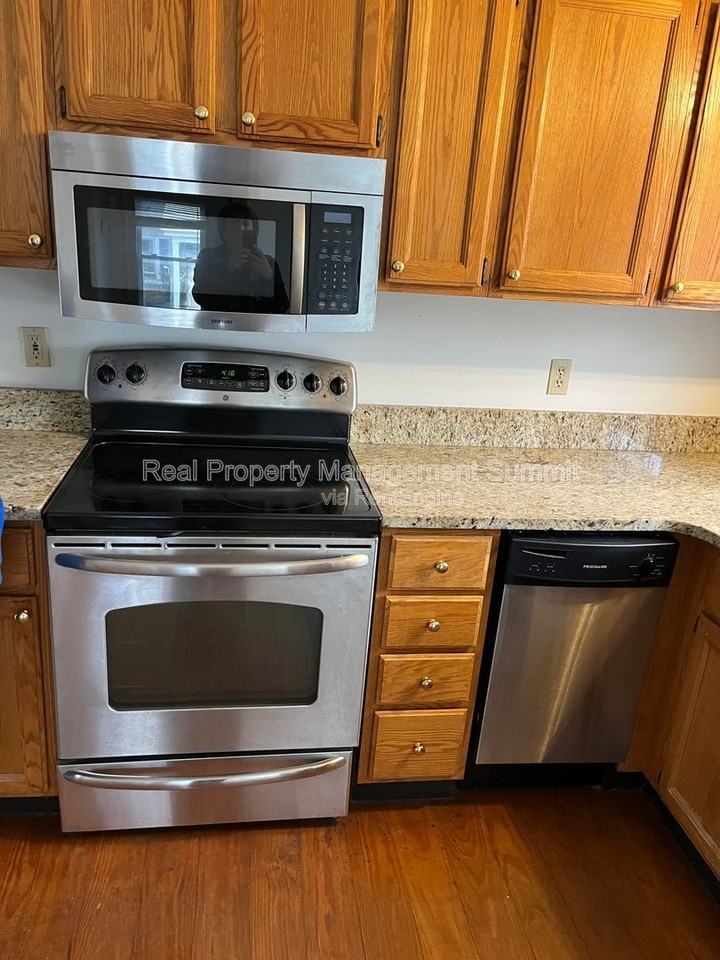 10 Fayette St - Photo 4 of 10