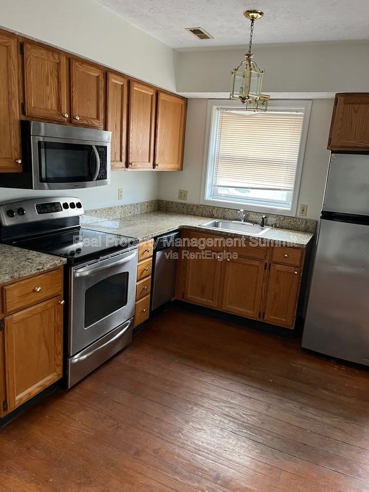 10 Fayette St - Photo 5 of 10