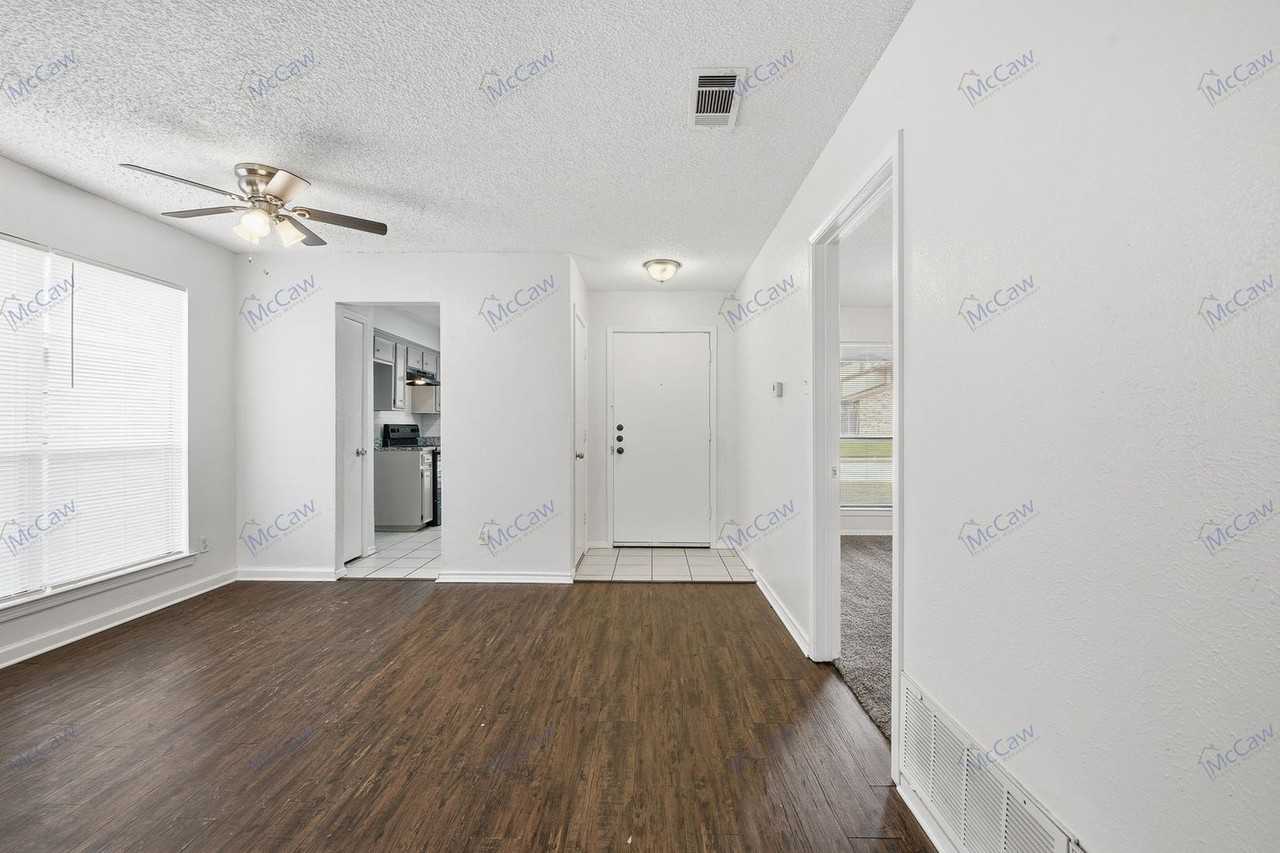 2728 Westchester Dr - Photo 4 of 24