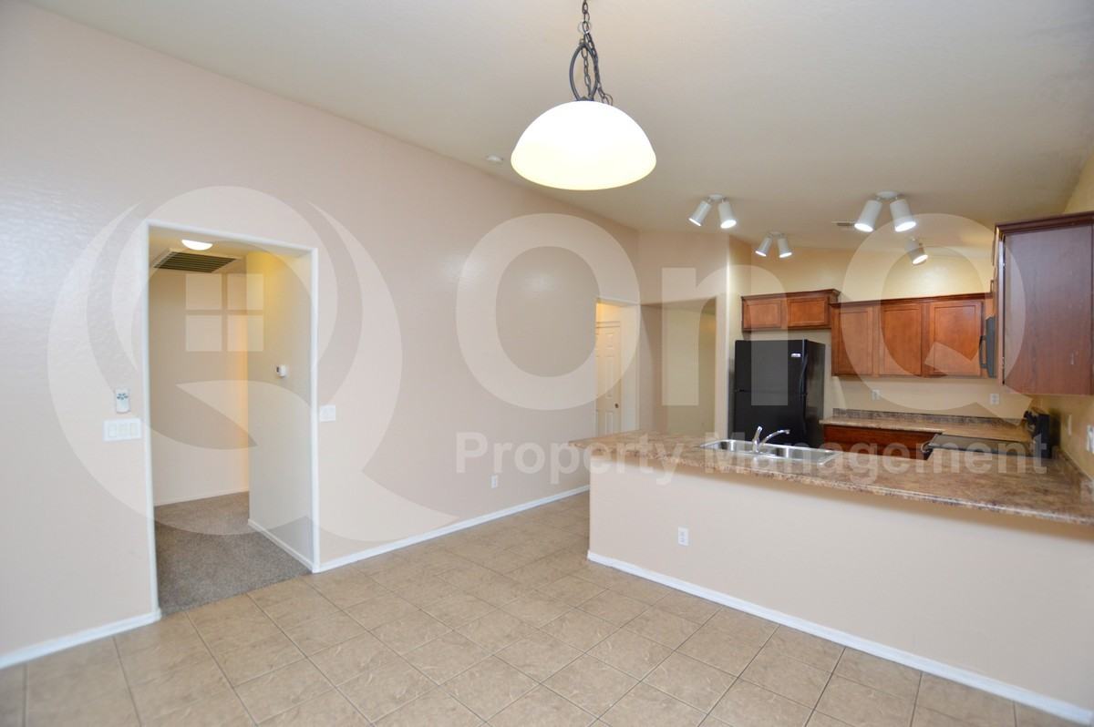 28173 N Superior Rd - Photo 5 of 21